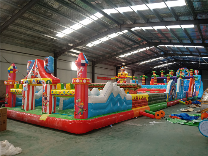 77_气模玩具,智勇大冲关,大型陆地充气城堡_