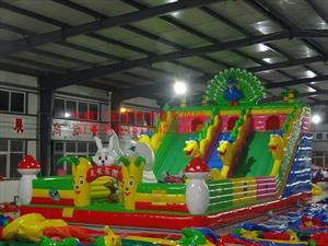 黑龙江充气城堡质量展示 - 河南蓝月月气模玩具厂家产品展示第一页