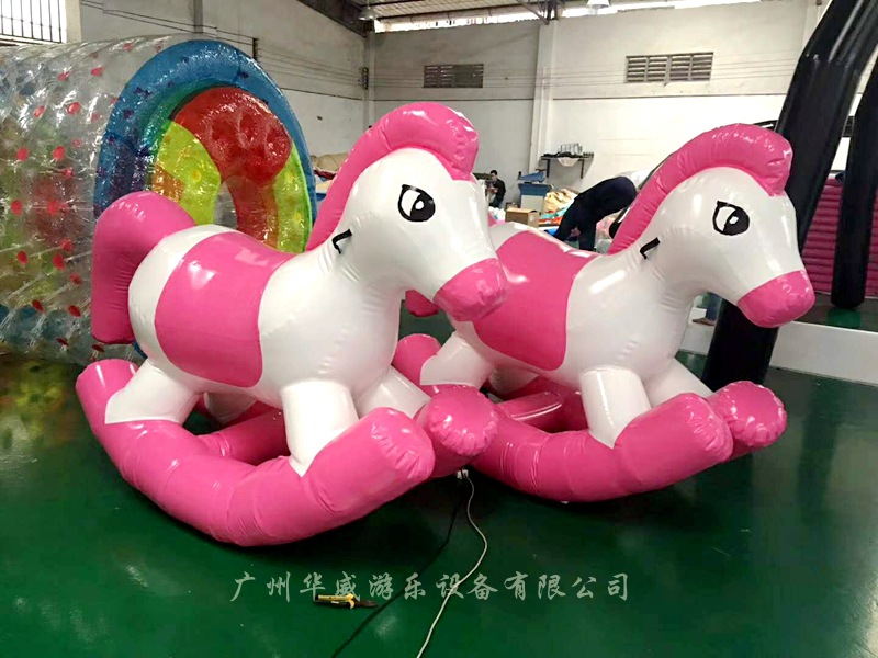 从充气摇摇马到海洋球池 探索气模玩具的欢乐世界